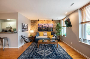 The Downtown Trifecta - Large & Unique Lodging - Perfect for Group Stays - Main St - Parking Included